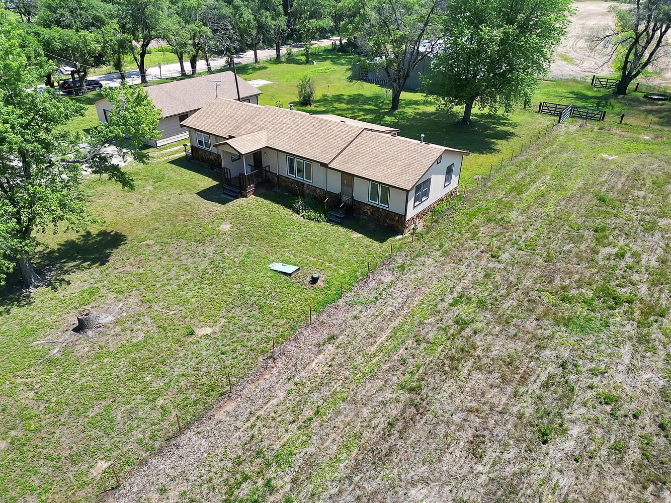 8800 S Broadway Ave, Haysville, Kansas image 28