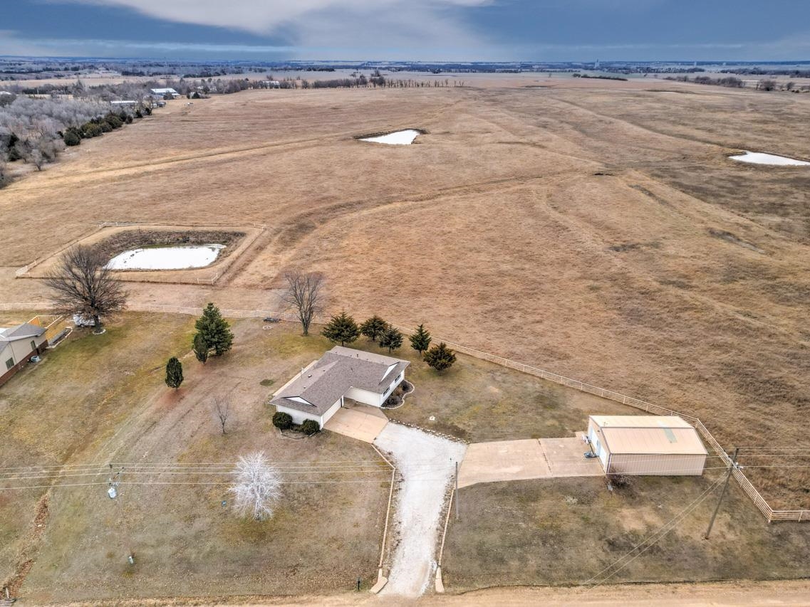 8739 192nd Rd, Winfield, Kansas image 1