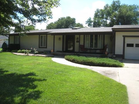 Homes For Sale - 413 N Park Dr<br/> Haysville, KS 67060