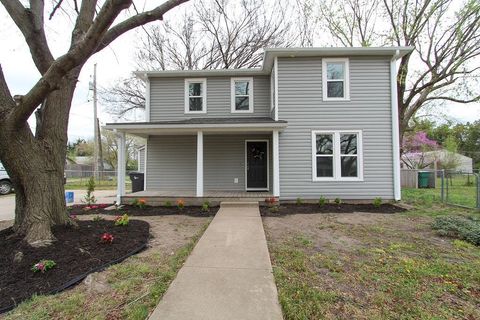 Homes For Sale - 1203 N High St<br/> Newton, KS 67114