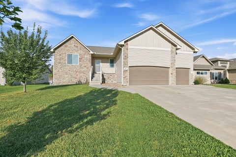 Homes For Sale - 965 N Cedar Brook Circle<br/> Mulvane, KS 67110