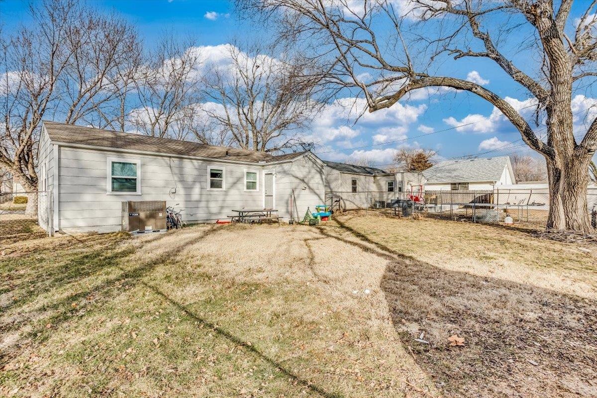 Derby, Kansas 67037, United States, 2 Bedrooms Bedrooms, ,1 BathroomBathrooms,Residential,Pending,65703