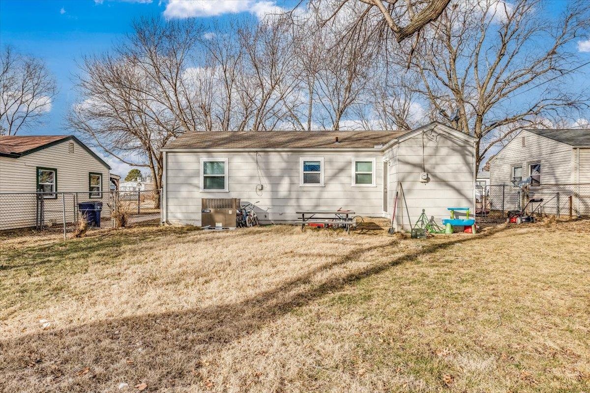 Derby, Kansas 67037, United States, 2 Bedrooms Bedrooms, ,1 BathroomBathrooms,Residential,Pending,65703