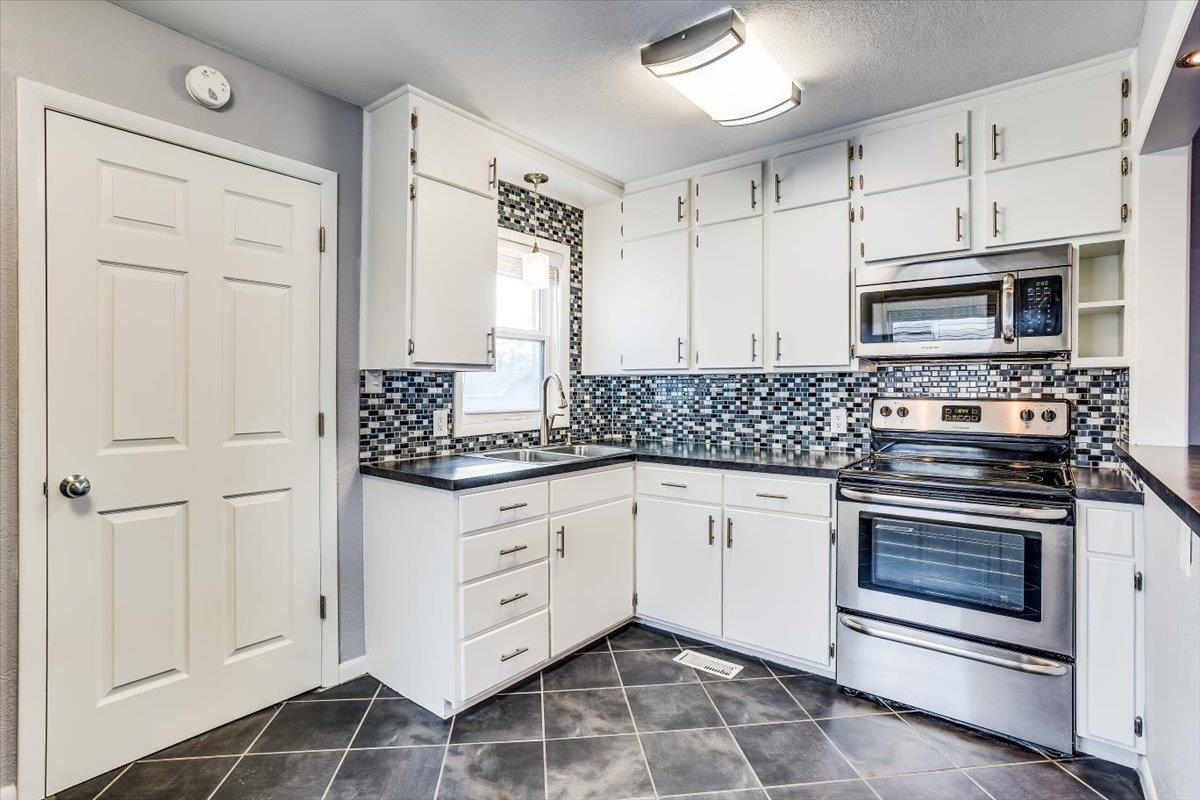 Derby, Kansas 67037, United States, 2 Bedrooms Bedrooms, ,1 BathroomBathrooms,Residential,Pending,65703