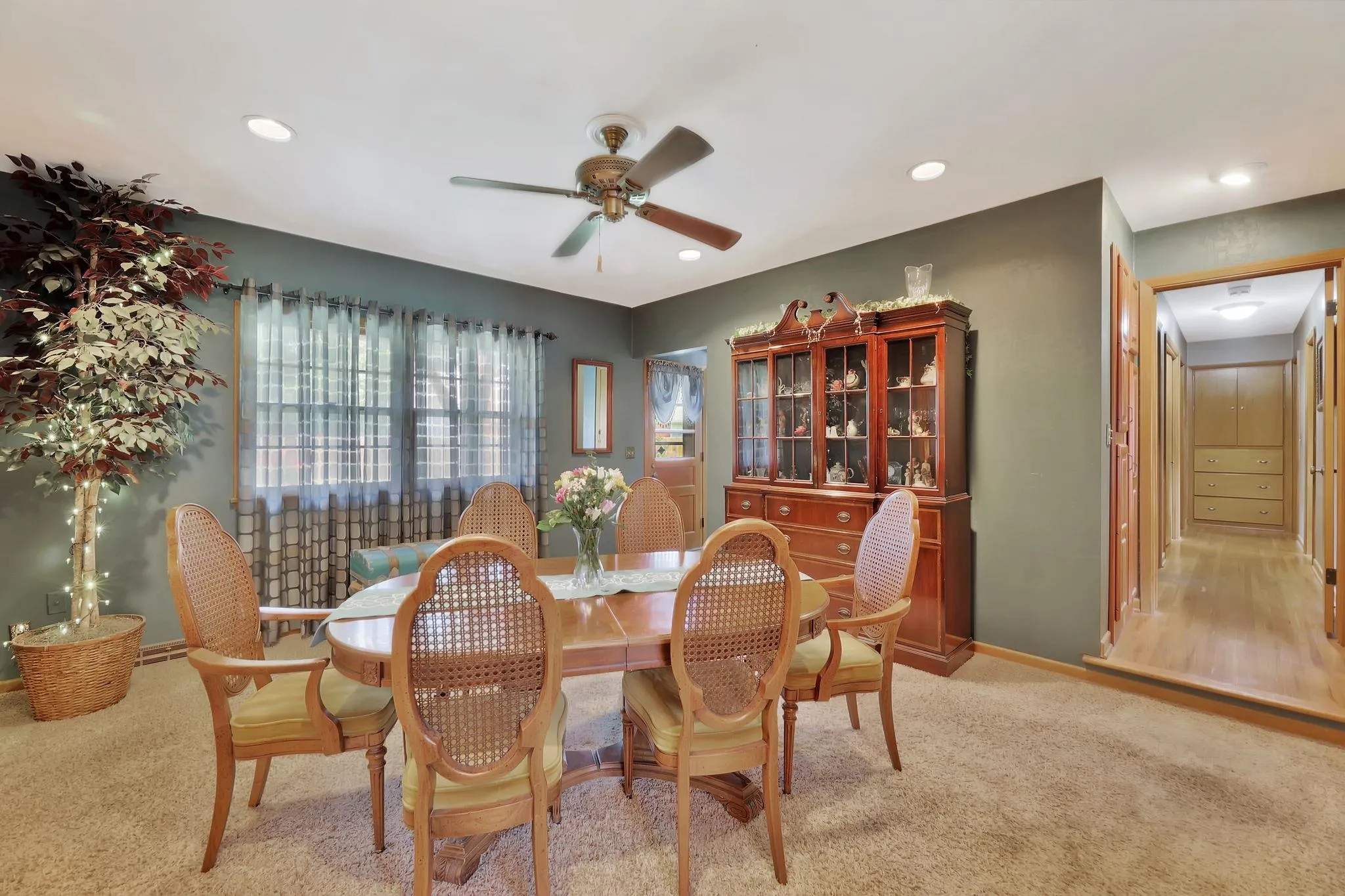 Wichita, Kansas 67208, United States, 3 Bedrooms Bedrooms, ,2 BathroomsBathrooms,Residential,Active,197944