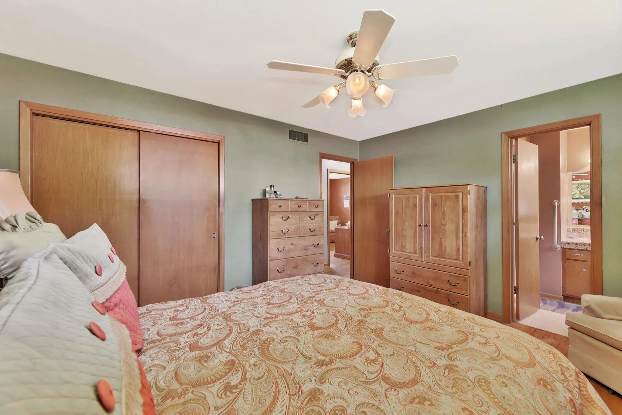 Wichita, Kansas 67208, United States, 3 Bedrooms Bedrooms, ,2 BathroomsBathrooms,Residential,Active,197944