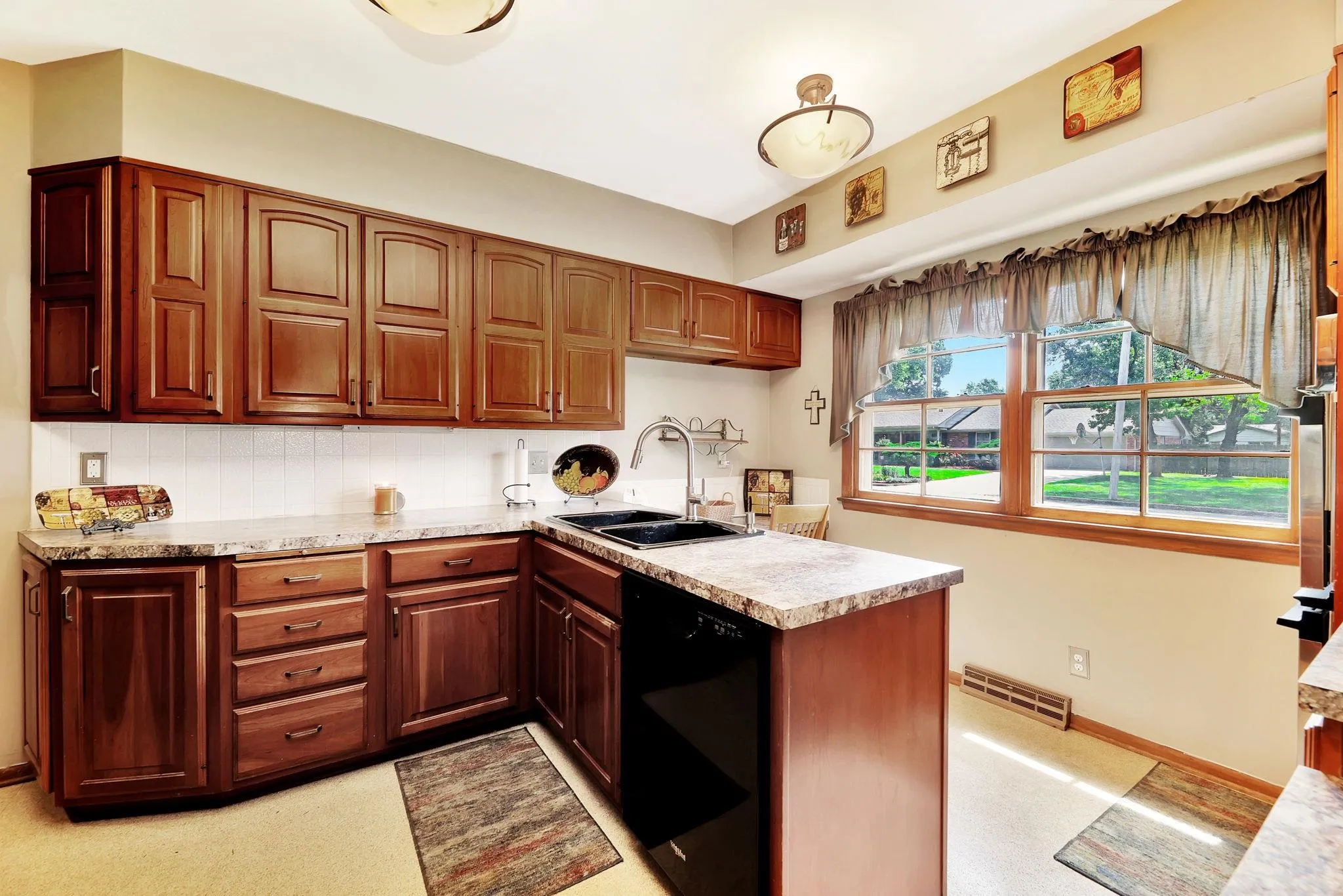 Wichita, Kansas 67208, United States, 3 Bedrooms Bedrooms, ,2 BathroomsBathrooms,Residential,Active,197944