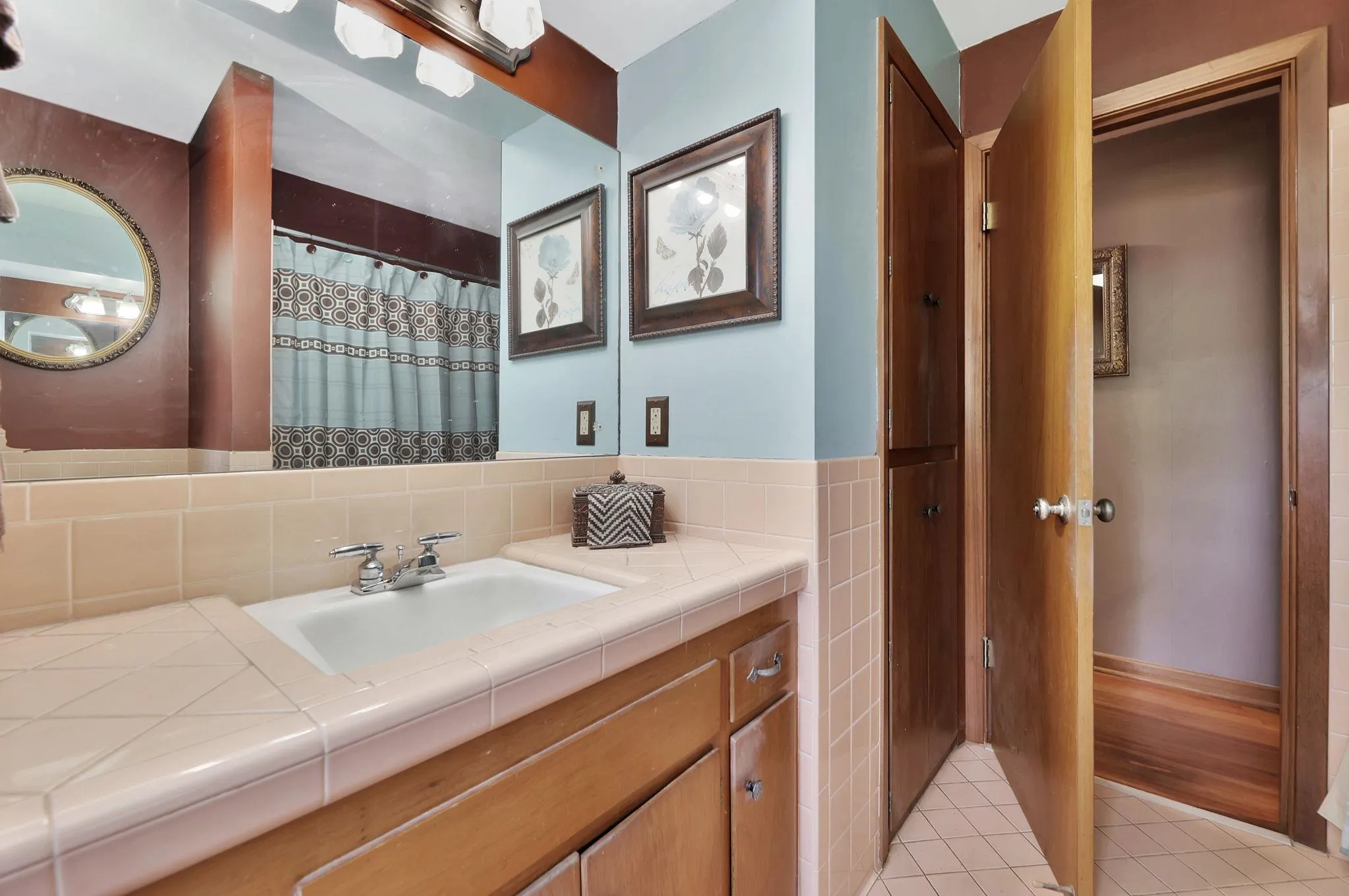 Wichita, Kansas 67208, United States, 3 Bedrooms Bedrooms, ,2 BathroomsBathrooms,Residential,Active,197944