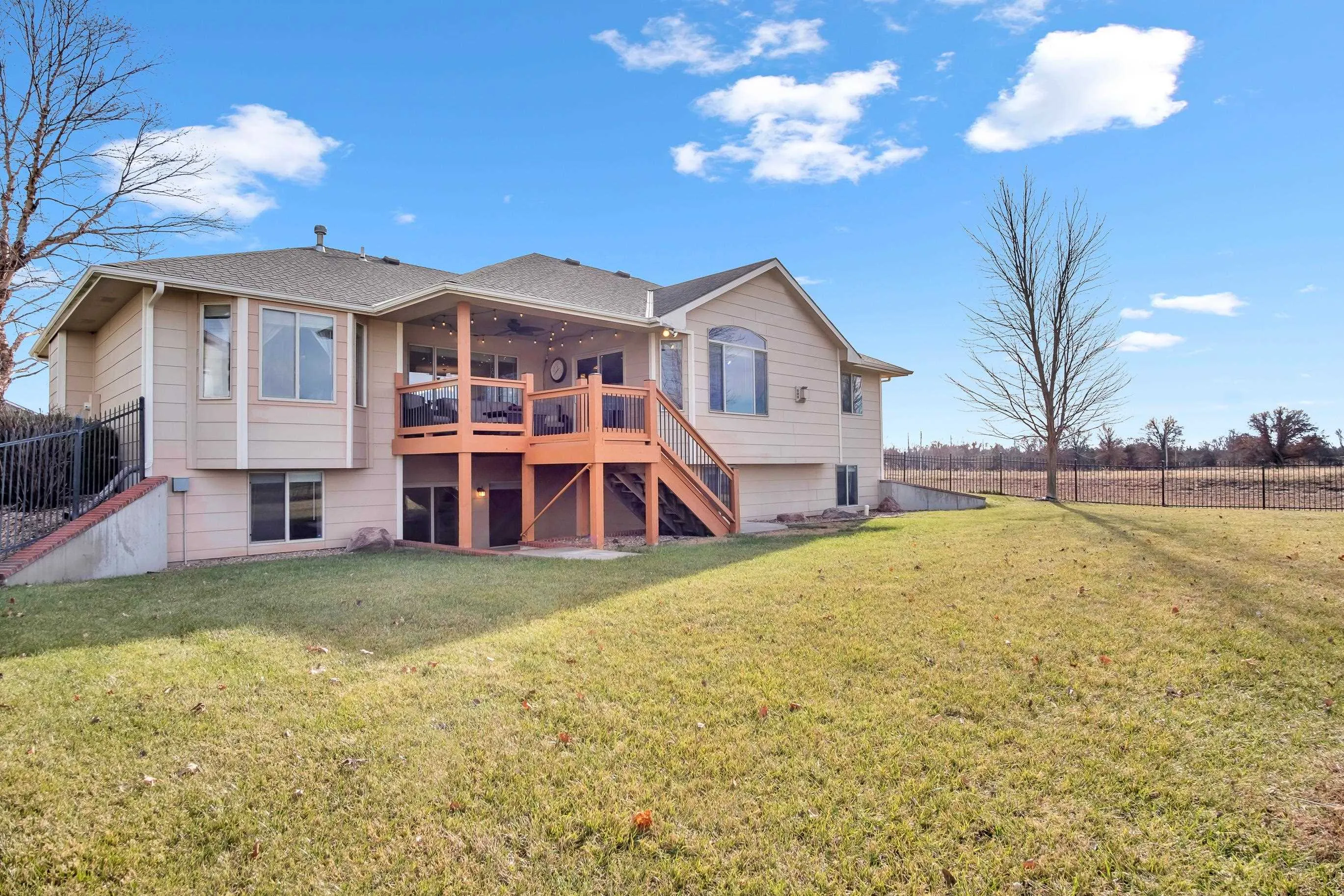 Newton, Kansas 67114, United States, 6 Bedrooms Bedrooms, ,3 BathroomsBathrooms,Residential,Active,254906