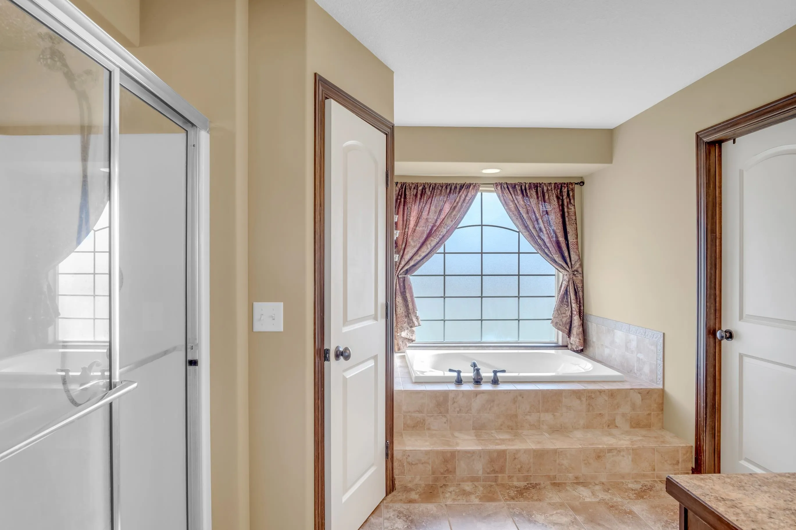 Newton, Kansas 67114, United States, 6 Bedrooms Bedrooms, ,3 BathroomsBathrooms,Residential,Active,254906