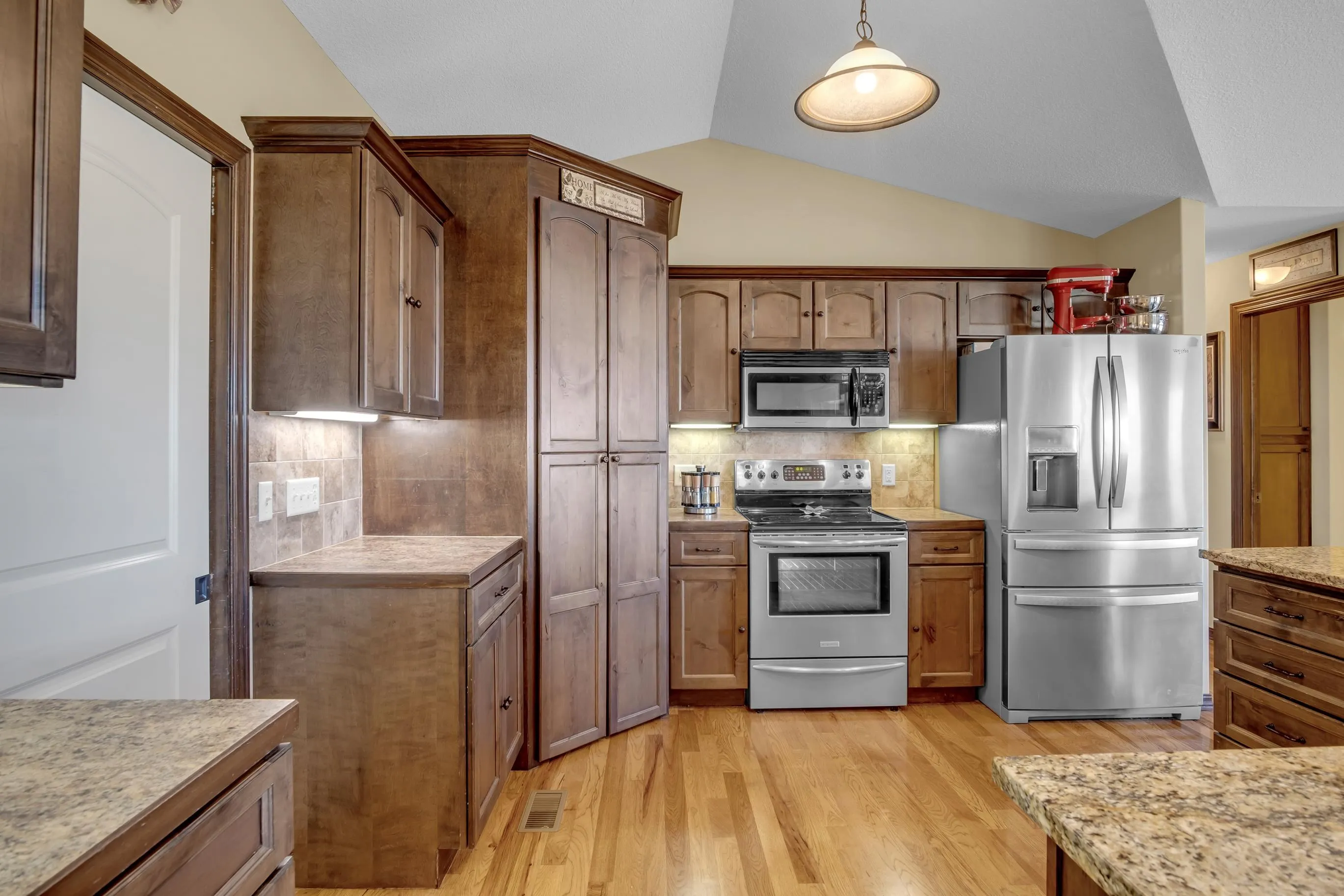 Newton, Kansas 67114, United States, 6 Bedrooms Bedrooms, ,3 BathroomsBathrooms,Residential,Active,254906