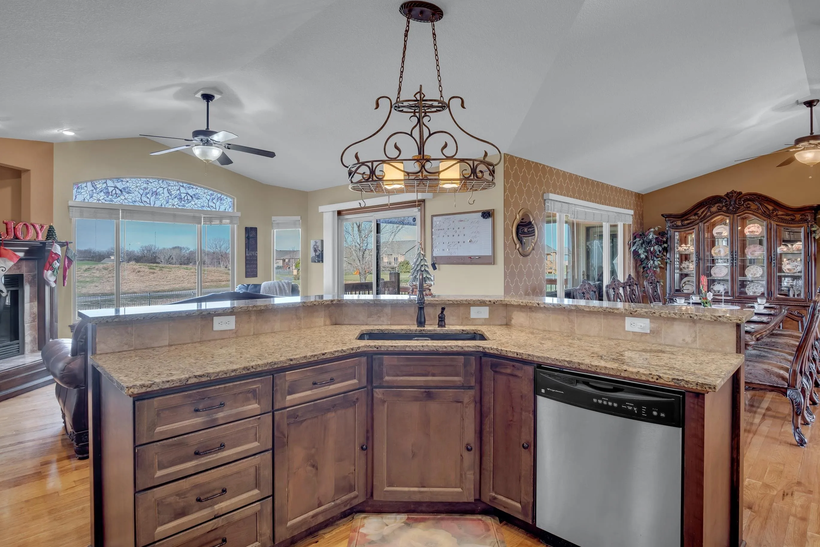 Newton, Kansas 67114, United States, 6 Bedrooms Bedrooms, ,3 BathroomsBathrooms,Residential,Active,254906