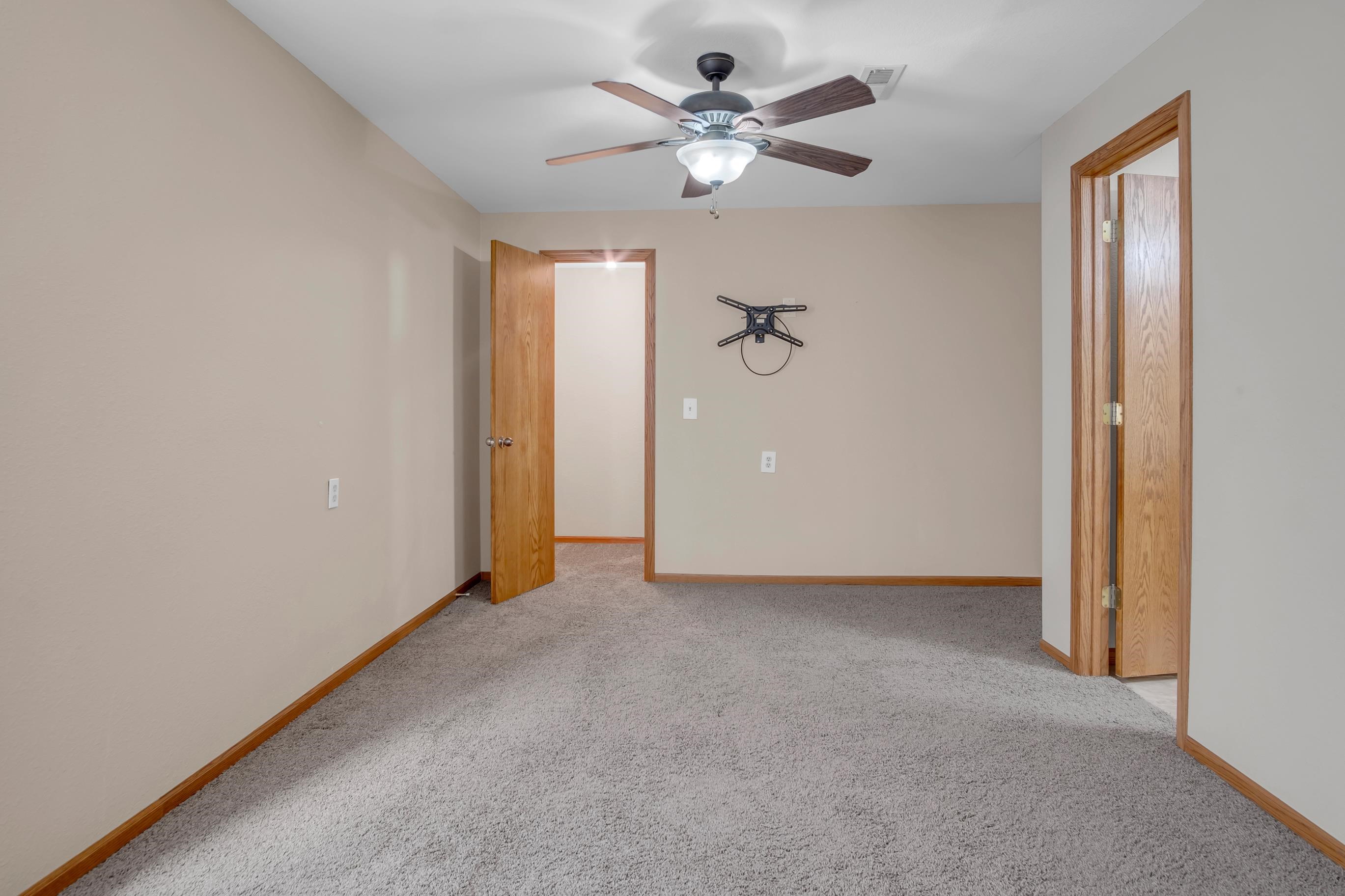 211 Southport Cir, Newton, Kansas image 22