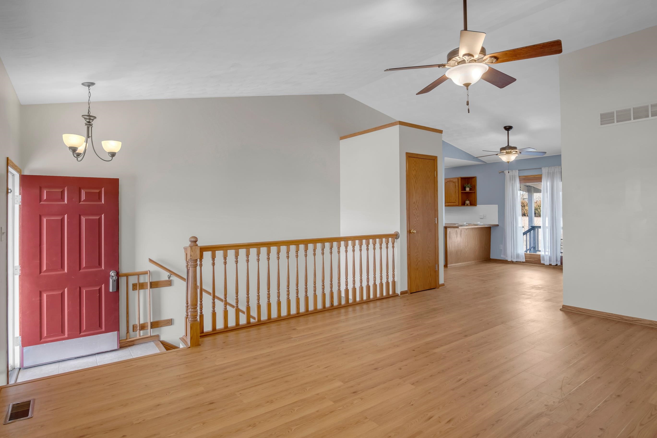 211 Southport Cir, Newton, Kansas image 2