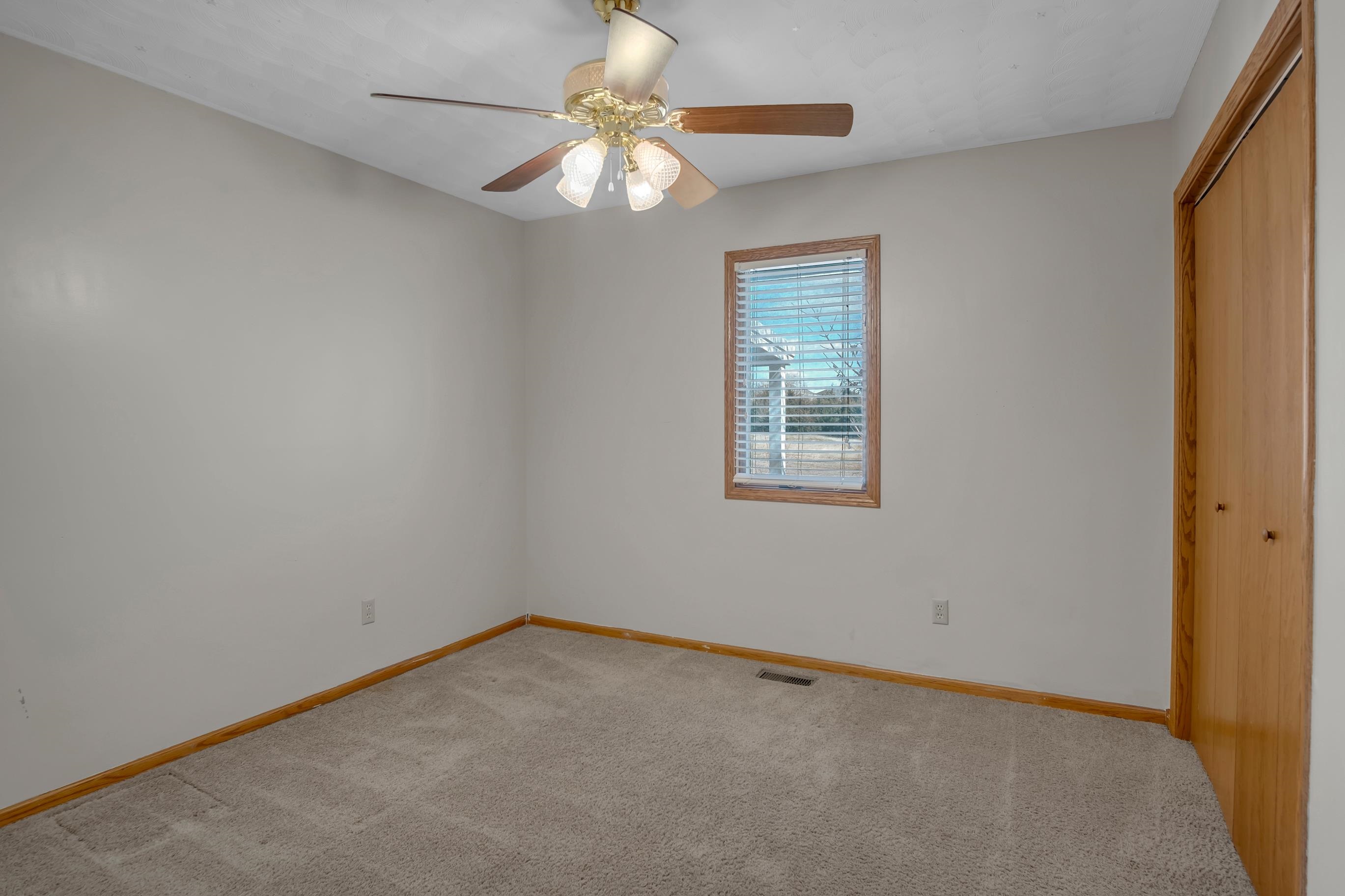 211 Southport Cir, Newton, Kansas image 11