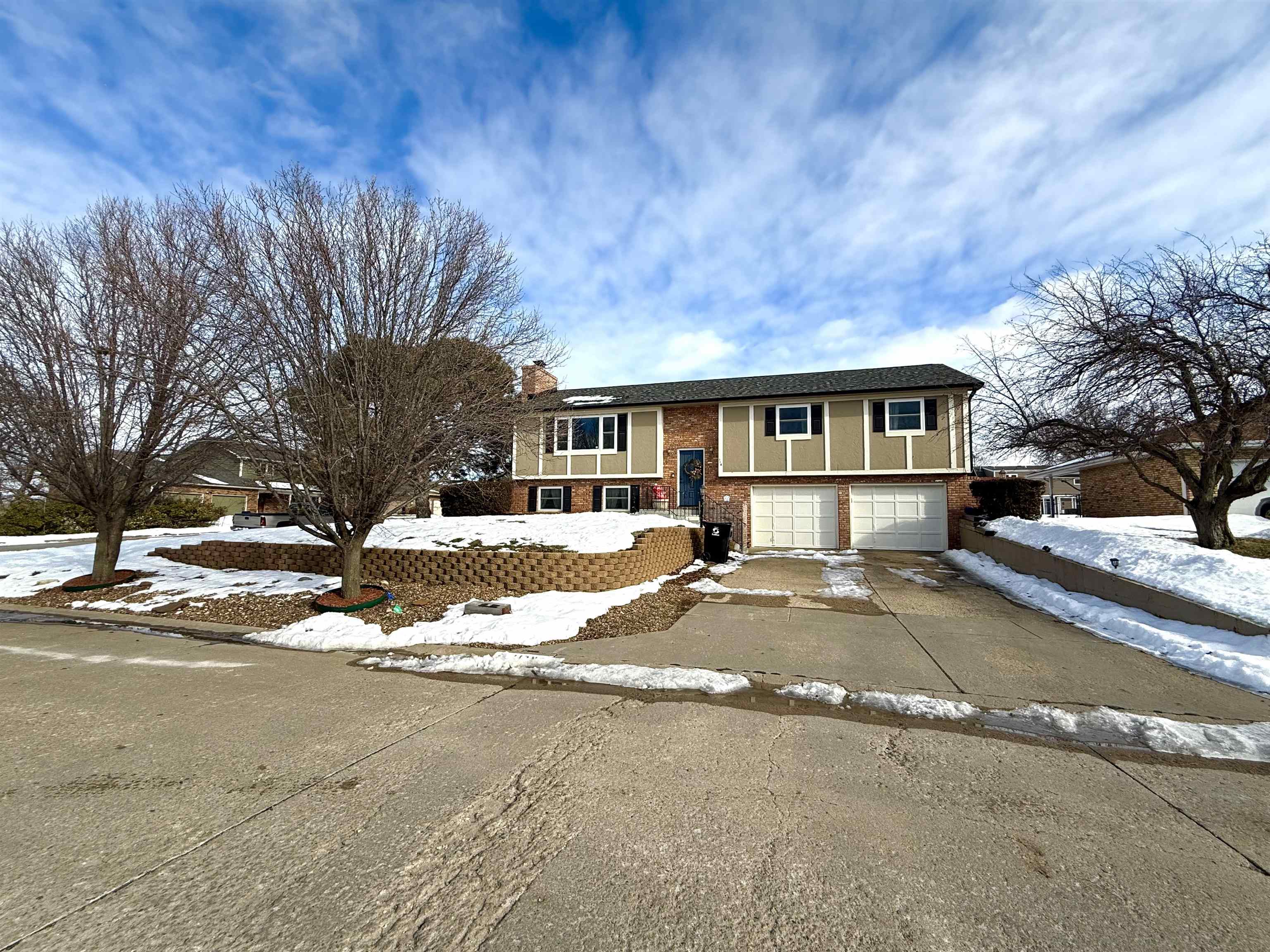 116 N Douglas Dr, Salina, Kansas image 2