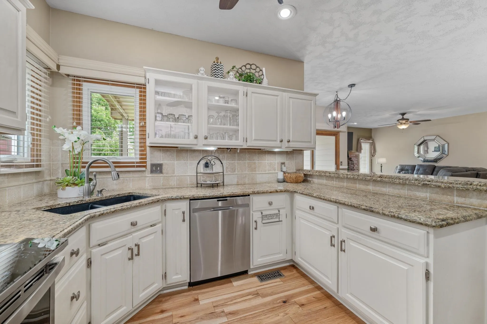 Wichita, Kansas 67212, United States, 4 Bedrooms Bedrooms, ,3 BathroomsBathrooms,Residential,Pending,207388