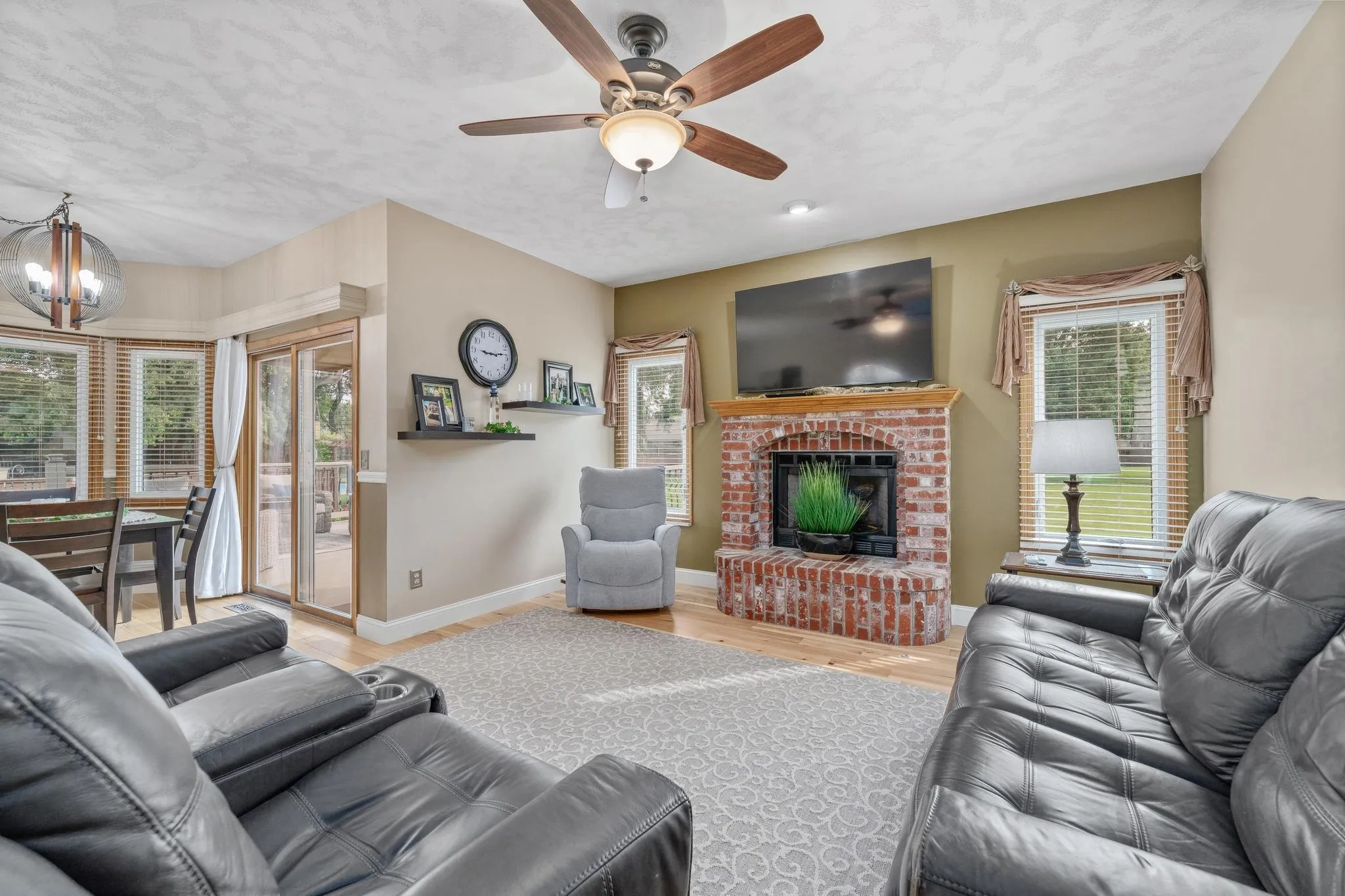 Wichita, Kansas 67212, United States, 4 Bedrooms Bedrooms, ,3 BathroomsBathrooms,Residential,Pending,207388