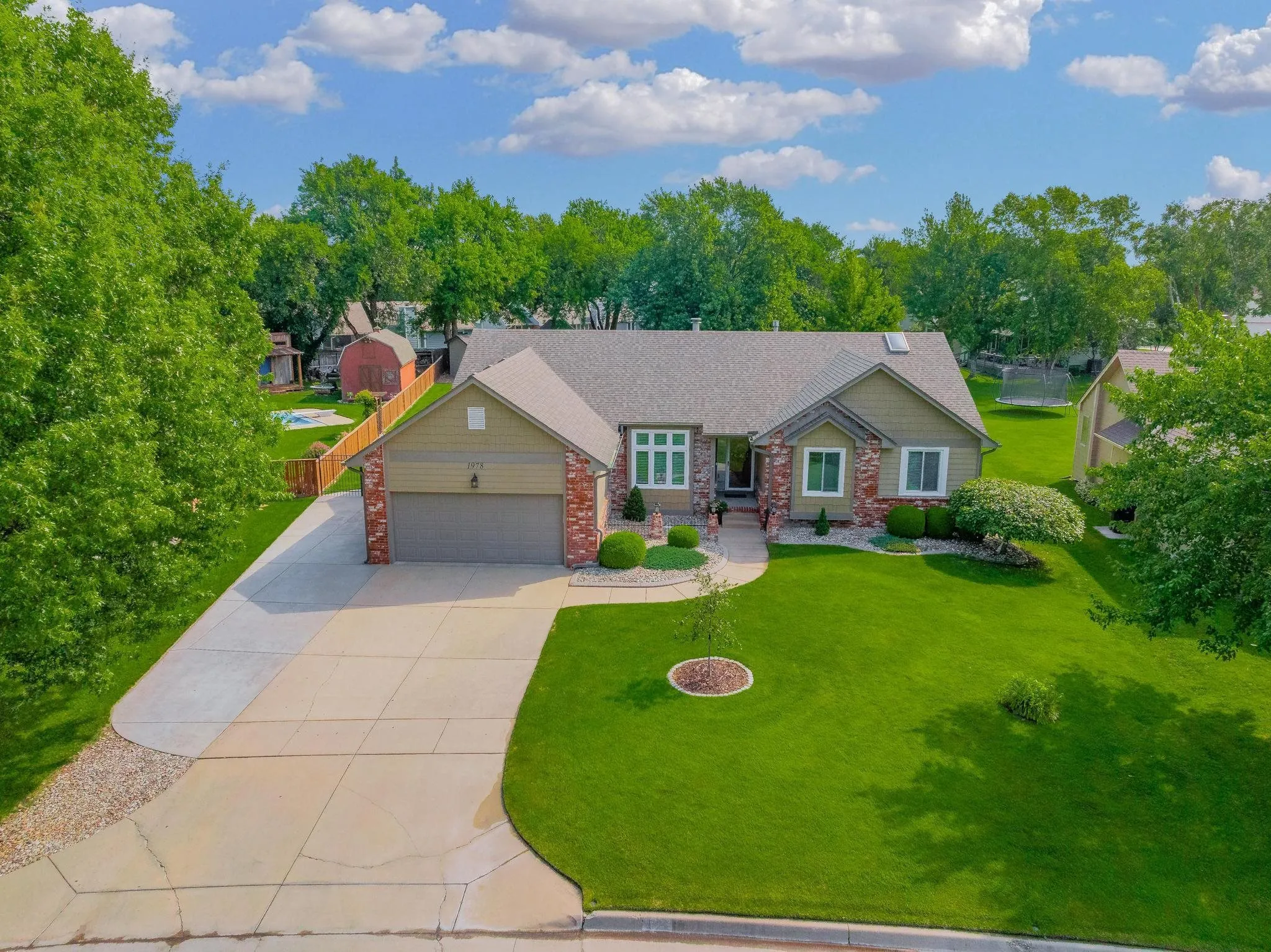 Wichita, Kansas 67212, United States, 4 Bedrooms Bedrooms, ,3 BathroomsBathrooms,Residential,Pending,207388