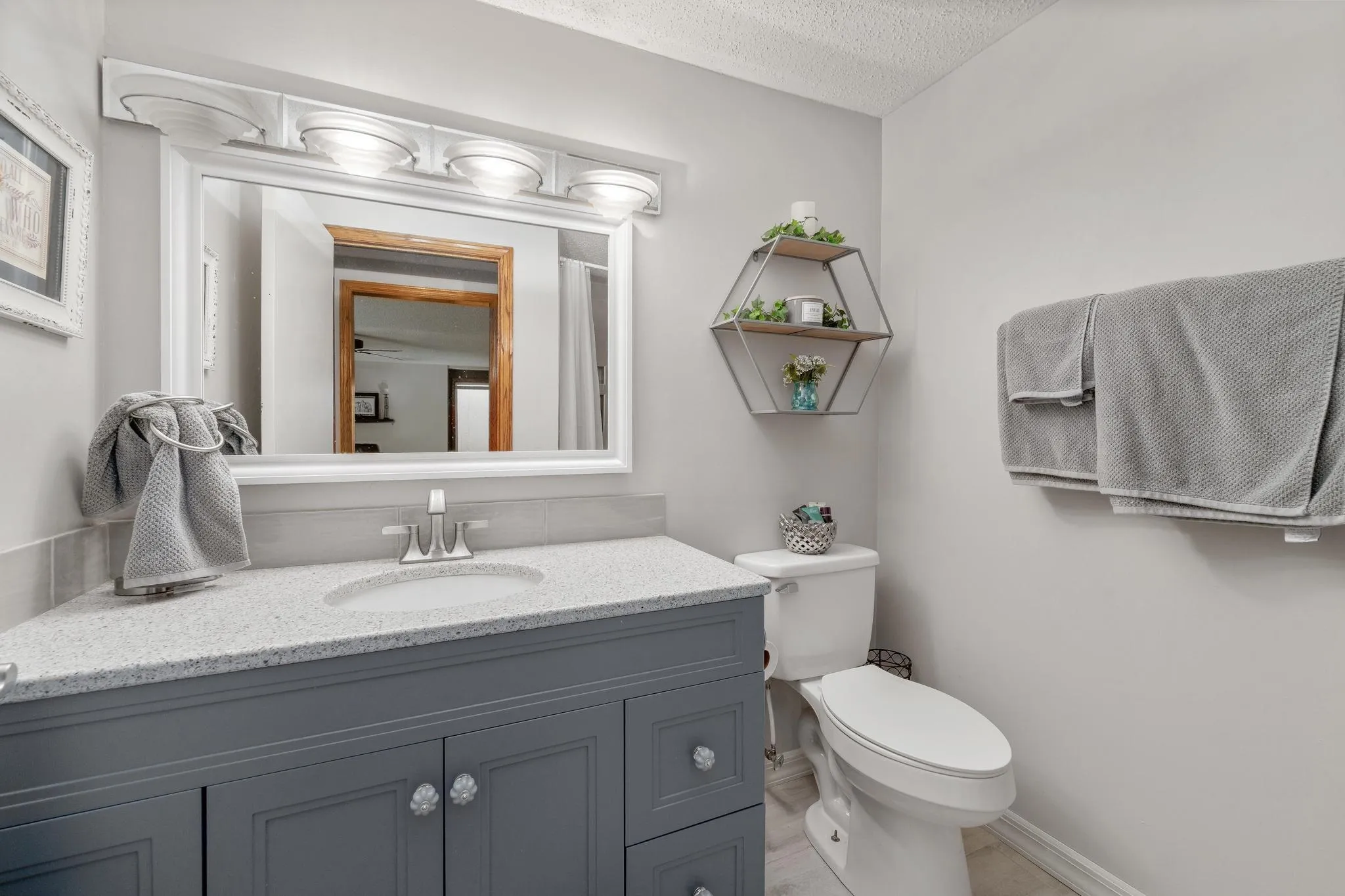 Wichita, Kansas 67212, United States, 4 Bedrooms Bedrooms, ,3 BathroomsBathrooms,Residential,Pending,207388