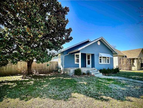 Homes For Sale - 1811 Andrews St<br/> Winfield, KS 67156