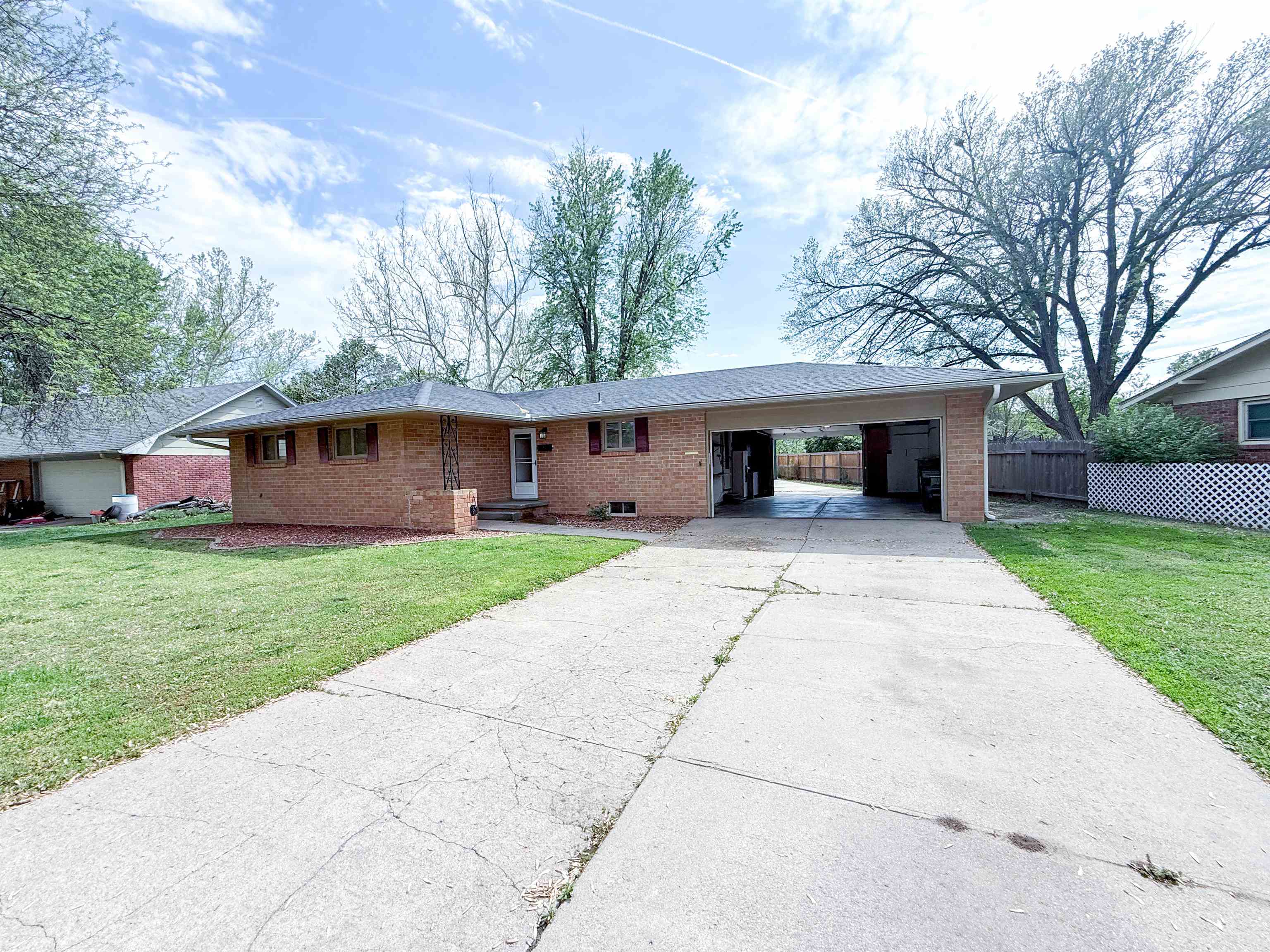 605 Catalina Dr, Hutchinson, Kansas image 1