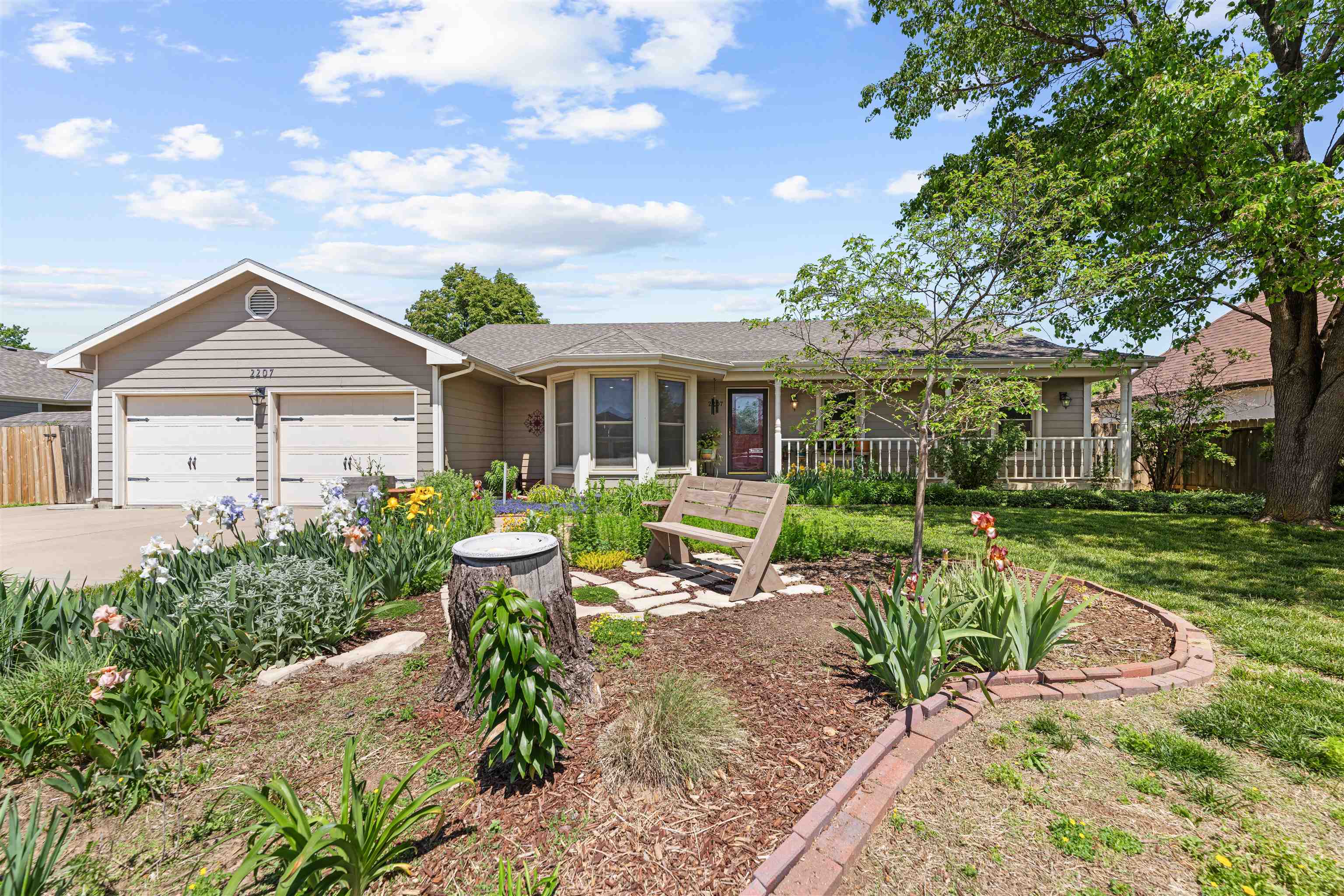 2207 Village Ln, Salina, Kansas image 1