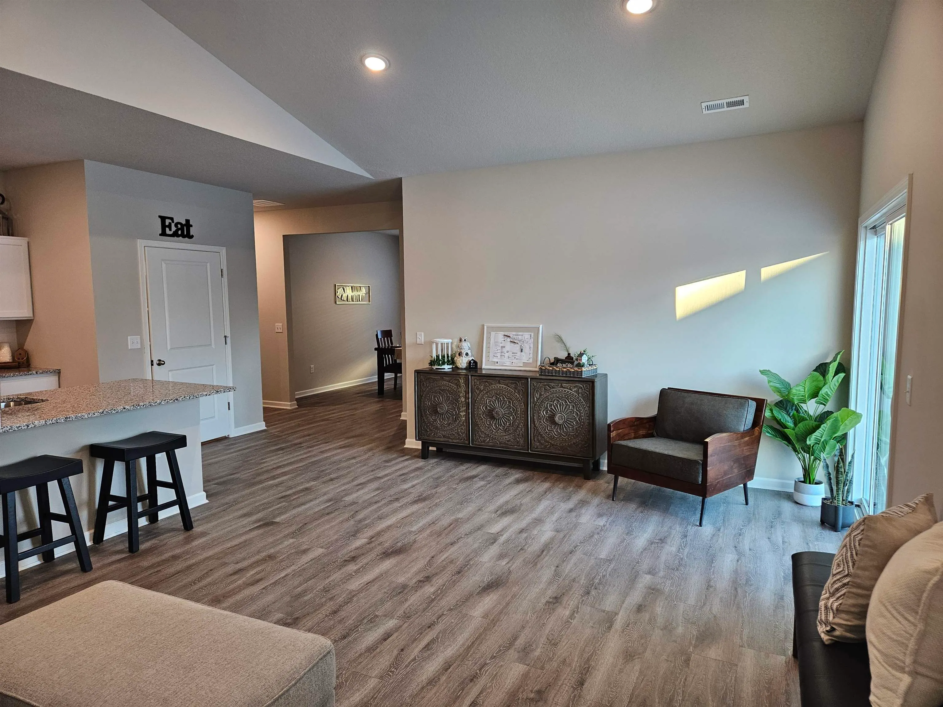 Garden Plain, Kansas 67050, United States, 4 Bedrooms Bedrooms, ,2 BathroomsBathrooms,Residential,Pending,47211