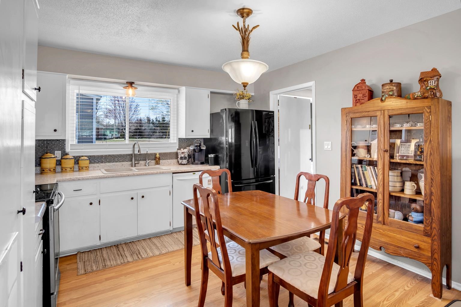 Newton, Kansas 67114, United States, 2 Bedrooms Bedrooms, ,2 BathroomsBathrooms,Residential,Pending,61896