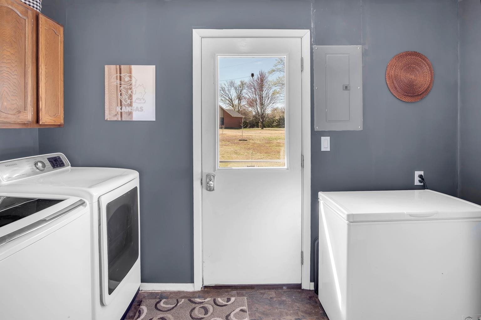 Newton, Kansas 67114, United States, 2 Bedrooms Bedrooms, ,2 BathroomsBathrooms,Residential,Pending,61896