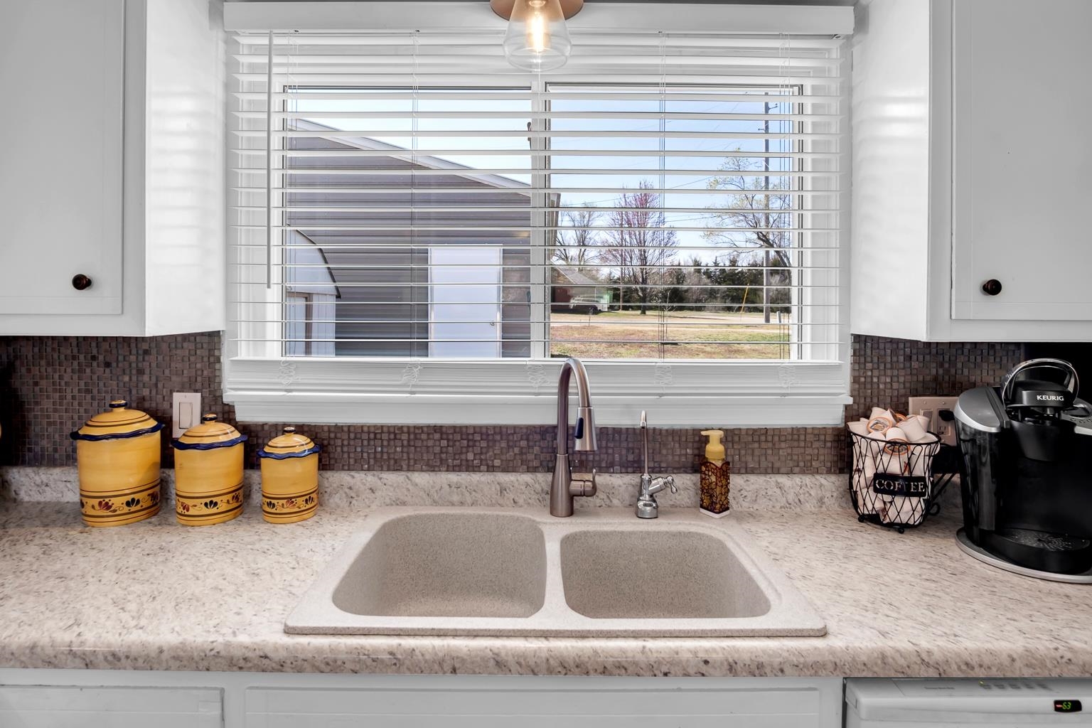 Newton, Kansas 67114, United States, 2 Bedrooms Bedrooms, ,2 BathroomsBathrooms,Residential,Pending,61896