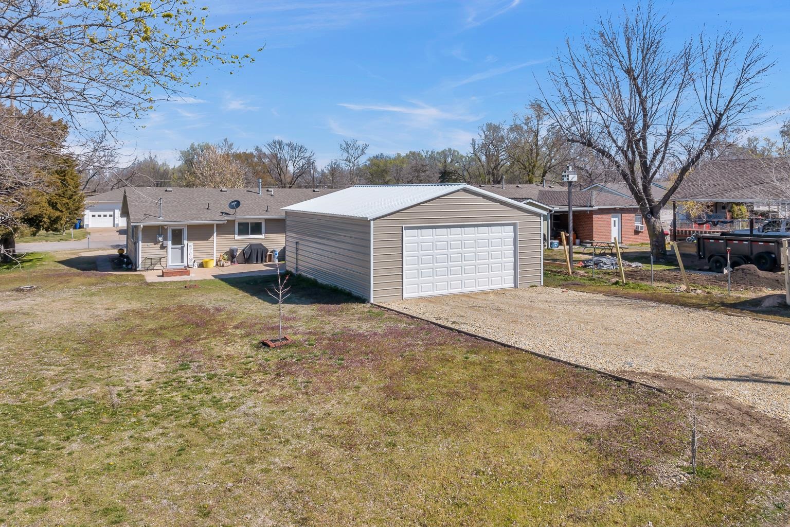 Newton, Kansas 67114, United States, 2 Bedrooms Bedrooms, ,2 BathroomsBathrooms,Residential,Pending,61896