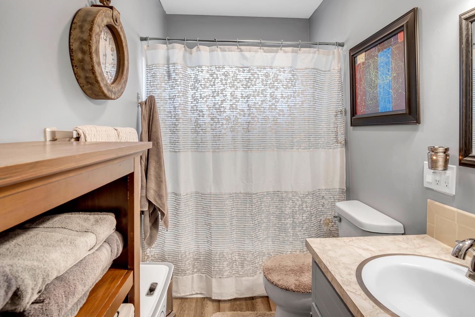 Newton, Kansas 67114, United States, 2 Bedrooms Bedrooms, ,2 BathroomsBathrooms,Residential,Pending,61896