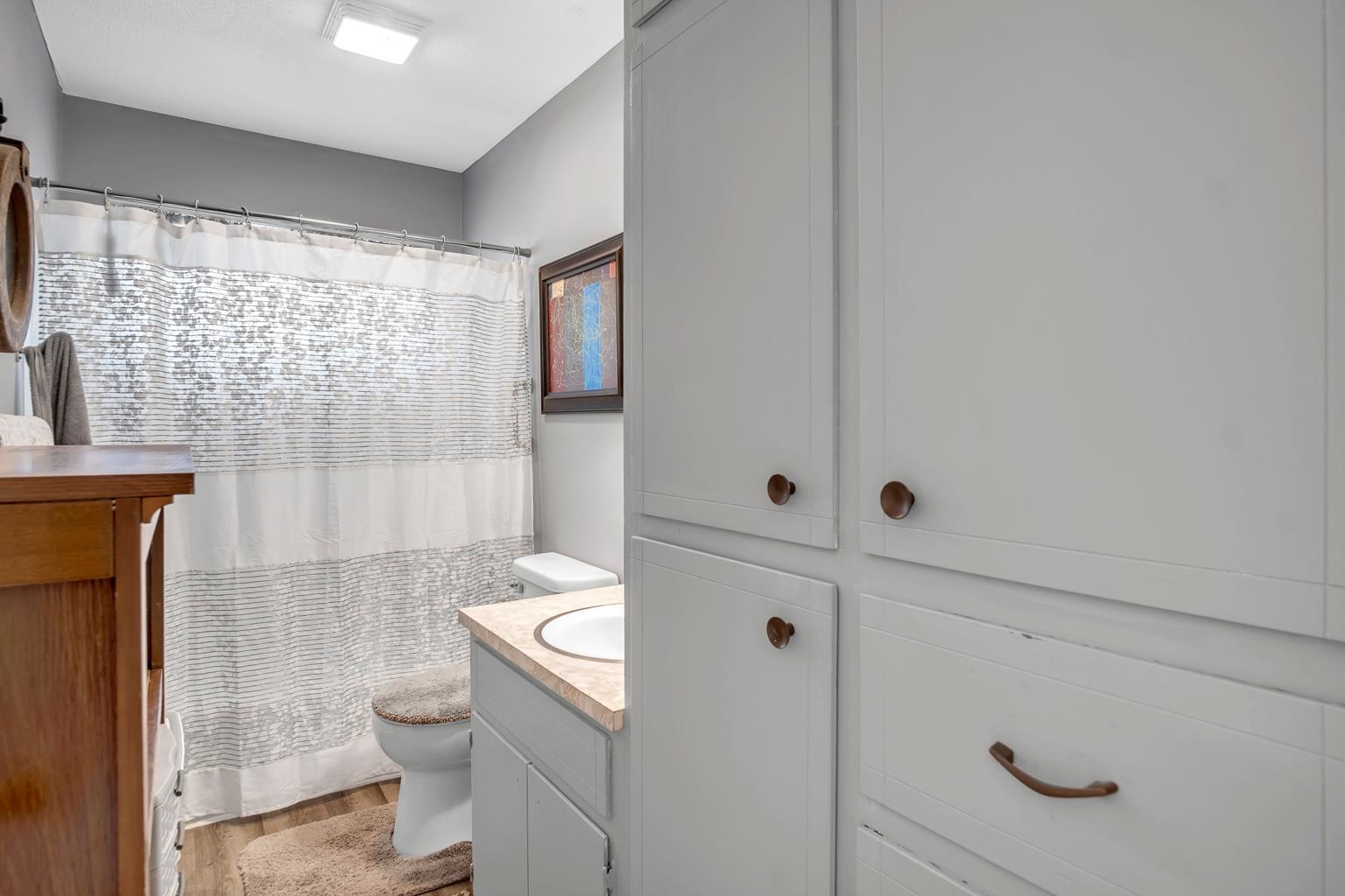 Newton, Kansas 67114, United States, 2 Bedrooms Bedrooms, ,2 BathroomsBathrooms,Residential,Pending,61896