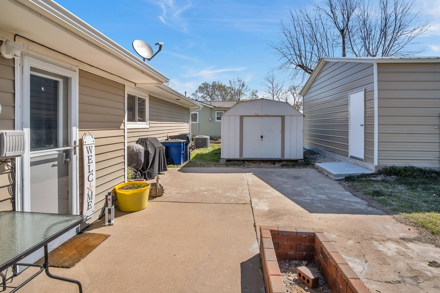 Newton, Kansas 67114, United States, 2 Bedrooms Bedrooms, ,2 BathroomsBathrooms,Residential,Pending,61896