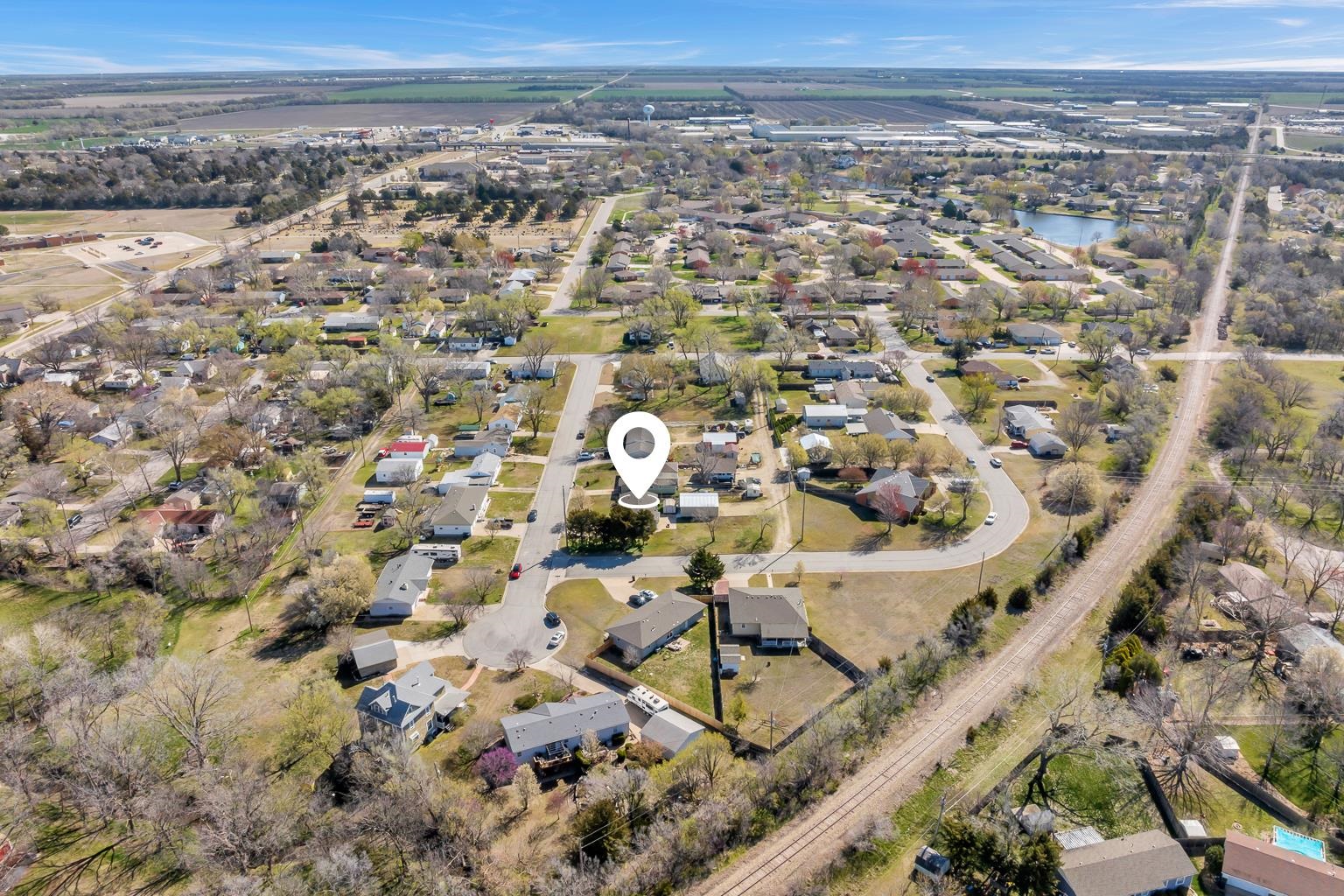 Newton, Kansas 67114, United States, 2 Bedrooms Bedrooms, ,2 BathroomsBathrooms,Residential,Pending,61896