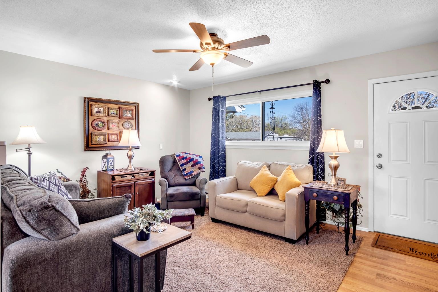 Newton, Kansas 67114, United States, 2 Bedrooms Bedrooms, ,2 BathroomsBathrooms,Residential,Pending,61896