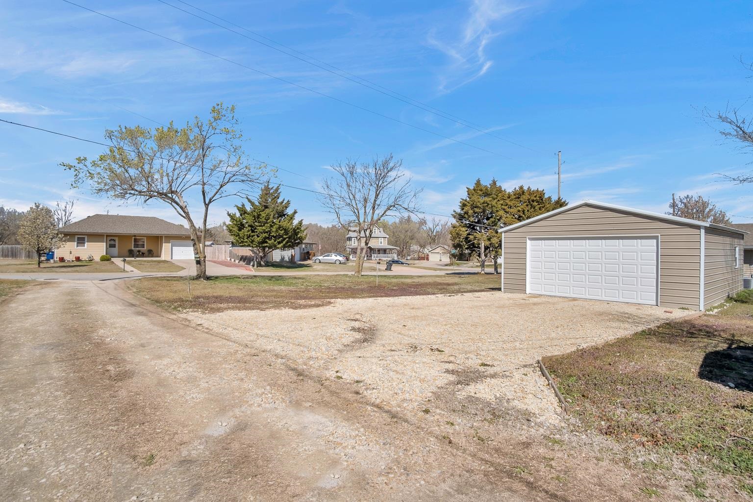 Newton, Kansas 67114, United States, 2 Bedrooms Bedrooms, ,2 BathroomsBathrooms,Residential,Pending,61896