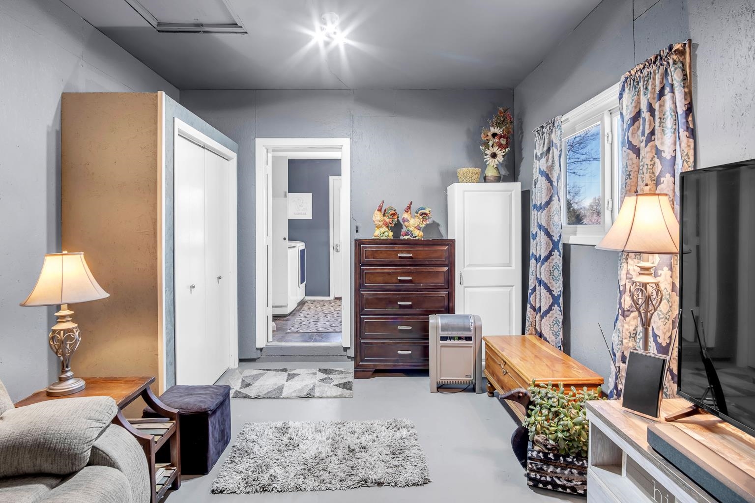 Newton, Kansas 67114, United States, 2 Bedrooms Bedrooms, ,2 BathroomsBathrooms,Residential,Pending,61896