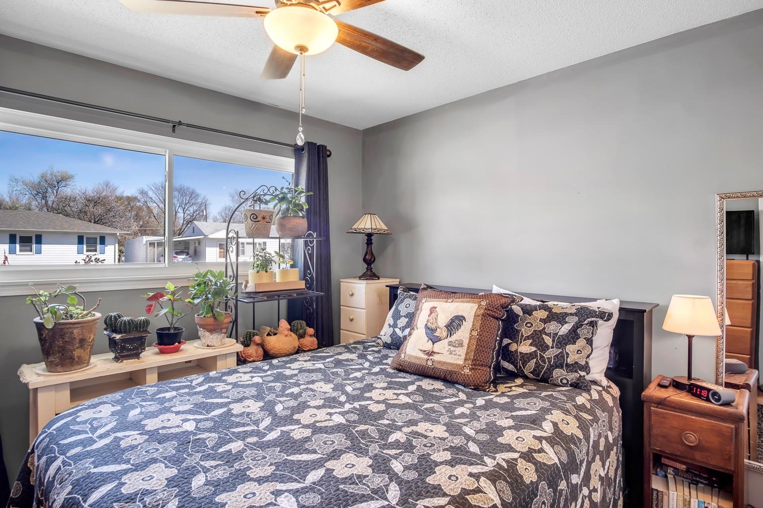 Newton, Kansas 67114, United States, 2 Bedrooms Bedrooms, ,2 BathroomsBathrooms,Residential,Pending,61896