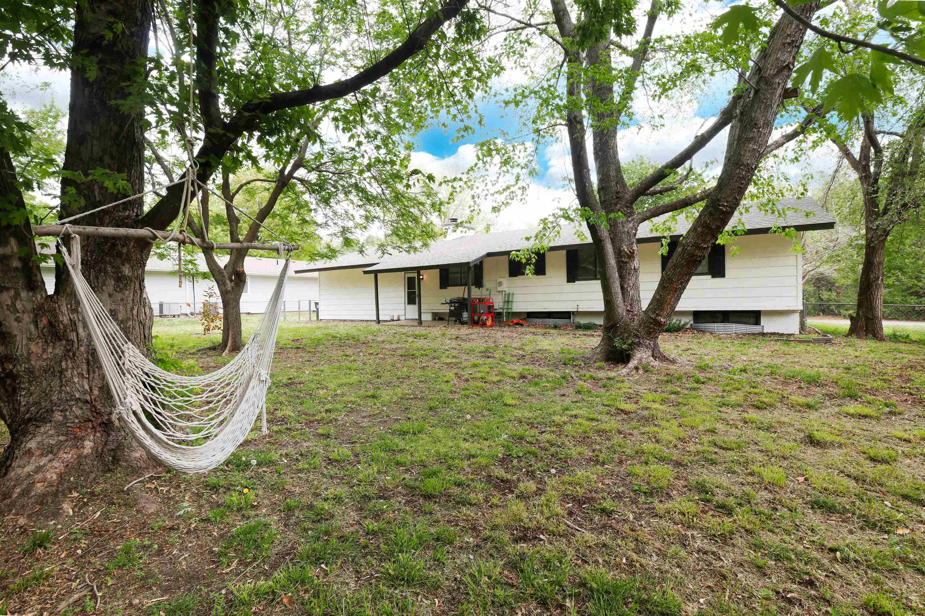 North Newton, Kansas 67117, United States, 2 Bedrooms Bedrooms, ,2 BathroomsBathrooms,Residential,Pending,144290