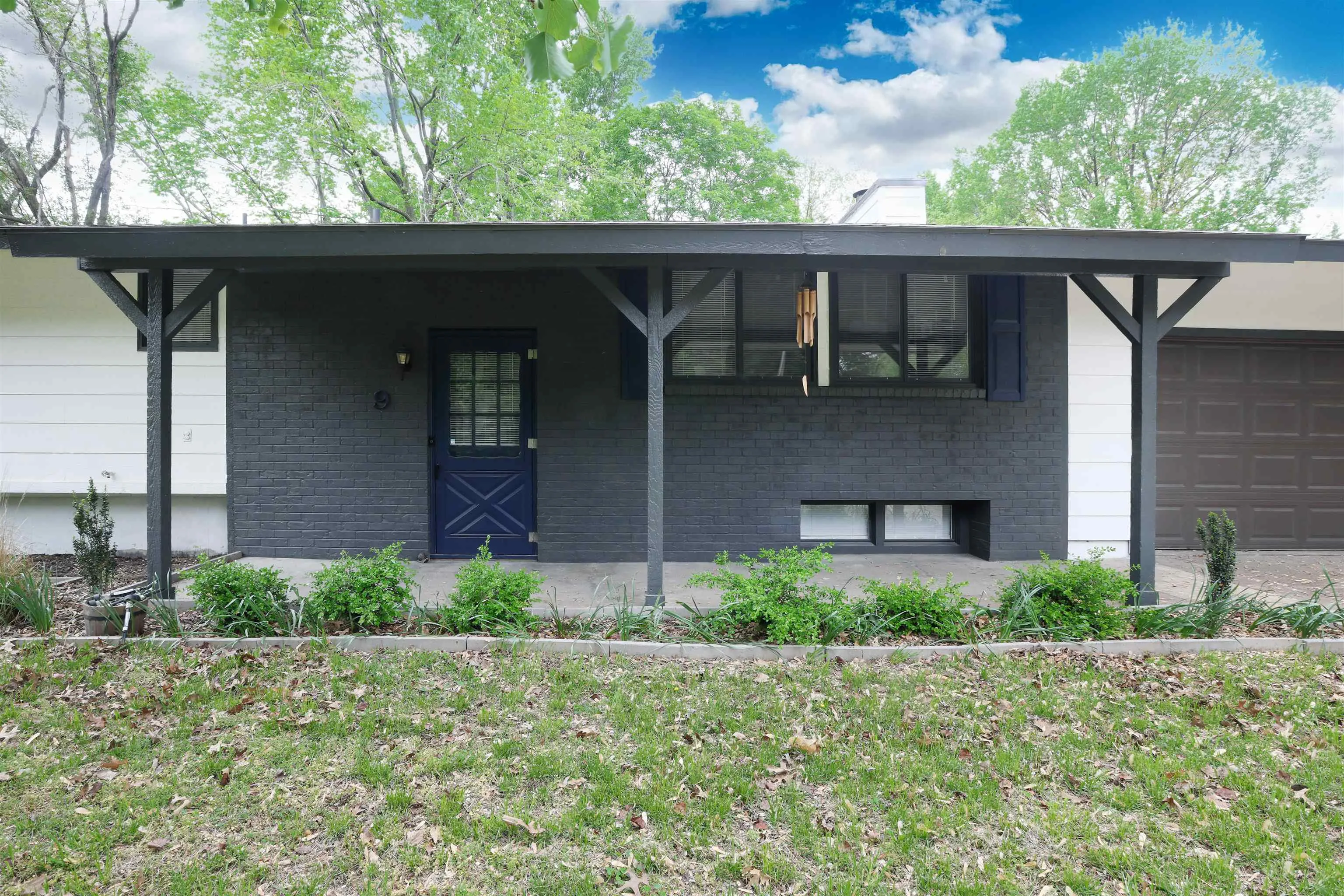 North Newton, Kansas 67117, United States, 2 Bedrooms Bedrooms, ,2 BathroomsBathrooms,Residential,Pending,144290