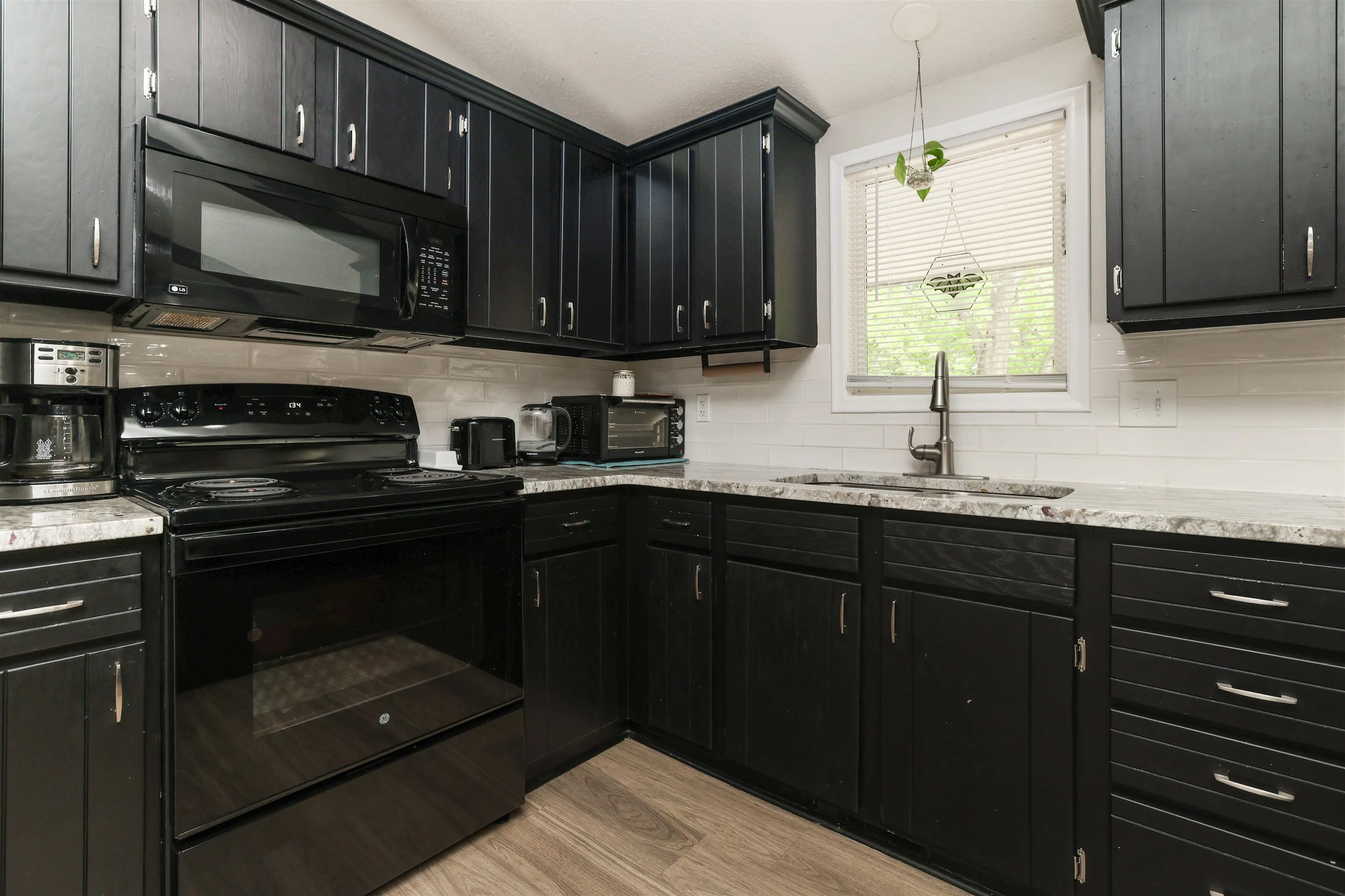 North Newton, Kansas 67117, United States, 2 Bedrooms Bedrooms, ,2 BathroomsBathrooms,Residential,Pending,144290