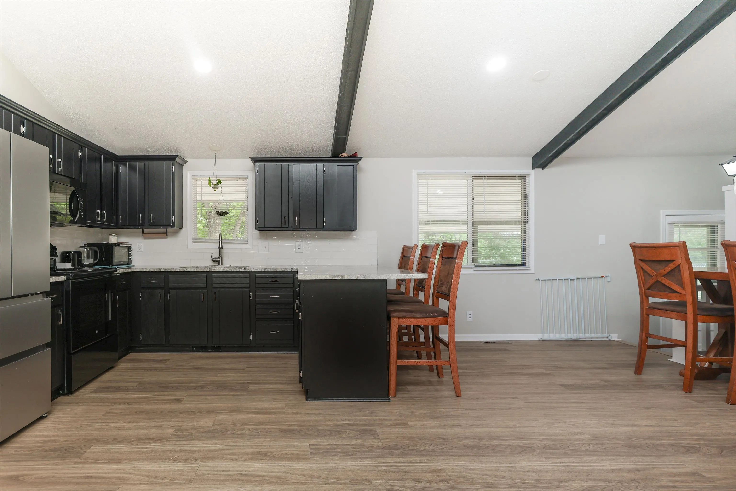 North Newton, Kansas 67117, United States, 2 Bedrooms Bedrooms, ,2 BathroomsBathrooms,Residential,Pending,144290