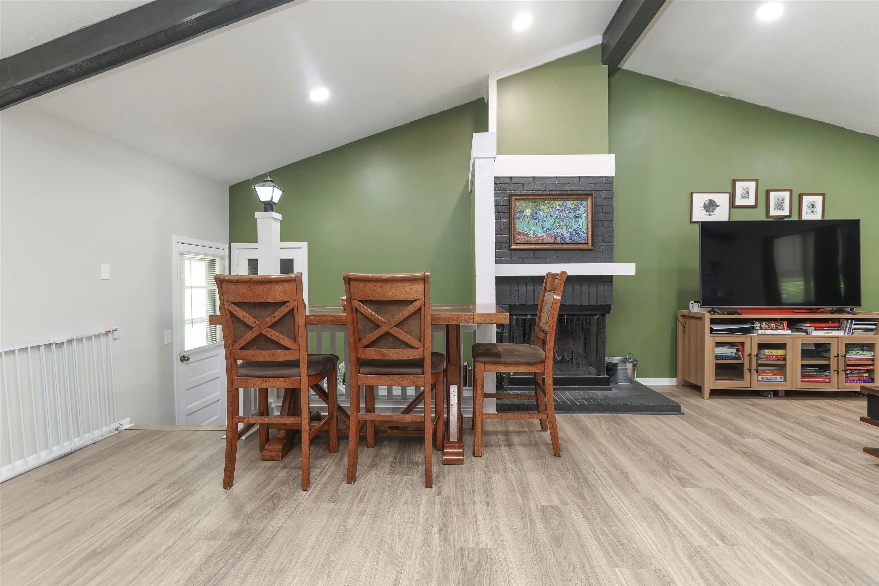 North Newton, Kansas 67117, United States, 2 Bedrooms Bedrooms, ,2 BathroomsBathrooms,Residential,Pending,144290