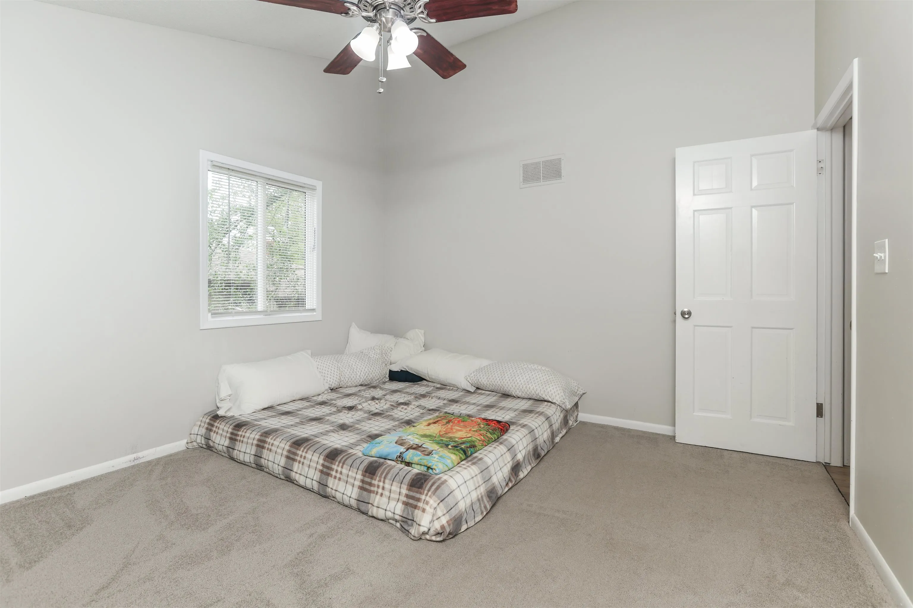 North Newton, Kansas 67117, United States, 2 Bedrooms Bedrooms, ,2 BathroomsBathrooms,Residential,Pending,144290