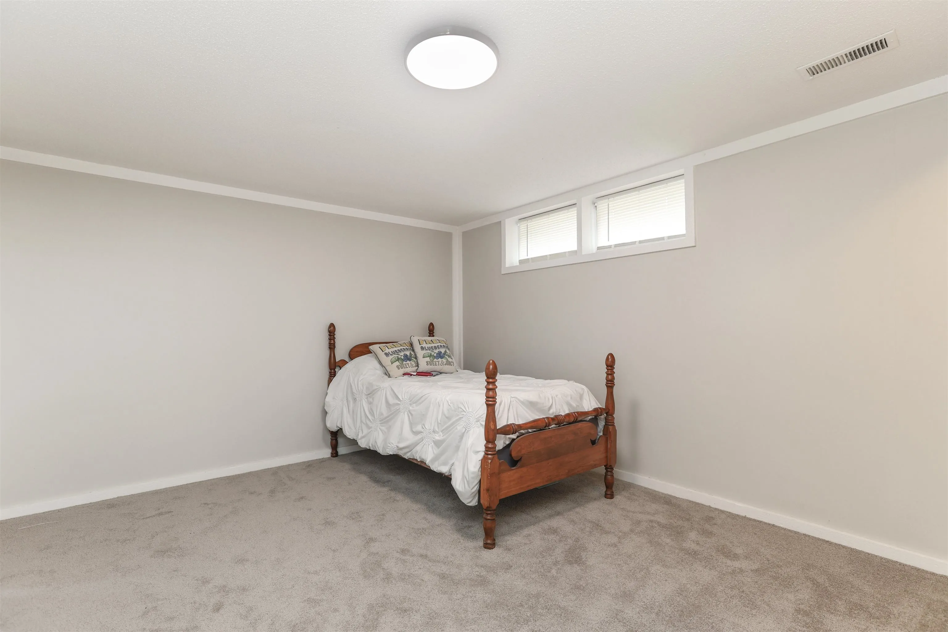 North Newton, Kansas 67117, United States, 2 Bedrooms Bedrooms, ,2 BathroomsBathrooms,Residential,Pending,144290