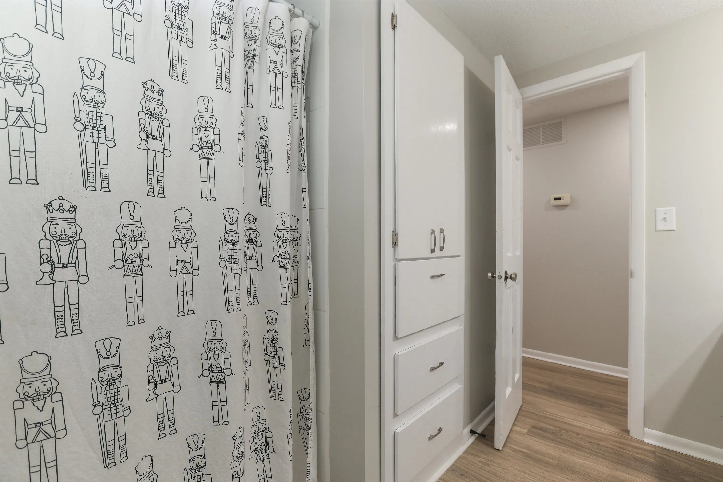 North Newton, Kansas 67117, United States, 2 Bedrooms Bedrooms, ,2 BathroomsBathrooms,Residential,Pending,144290