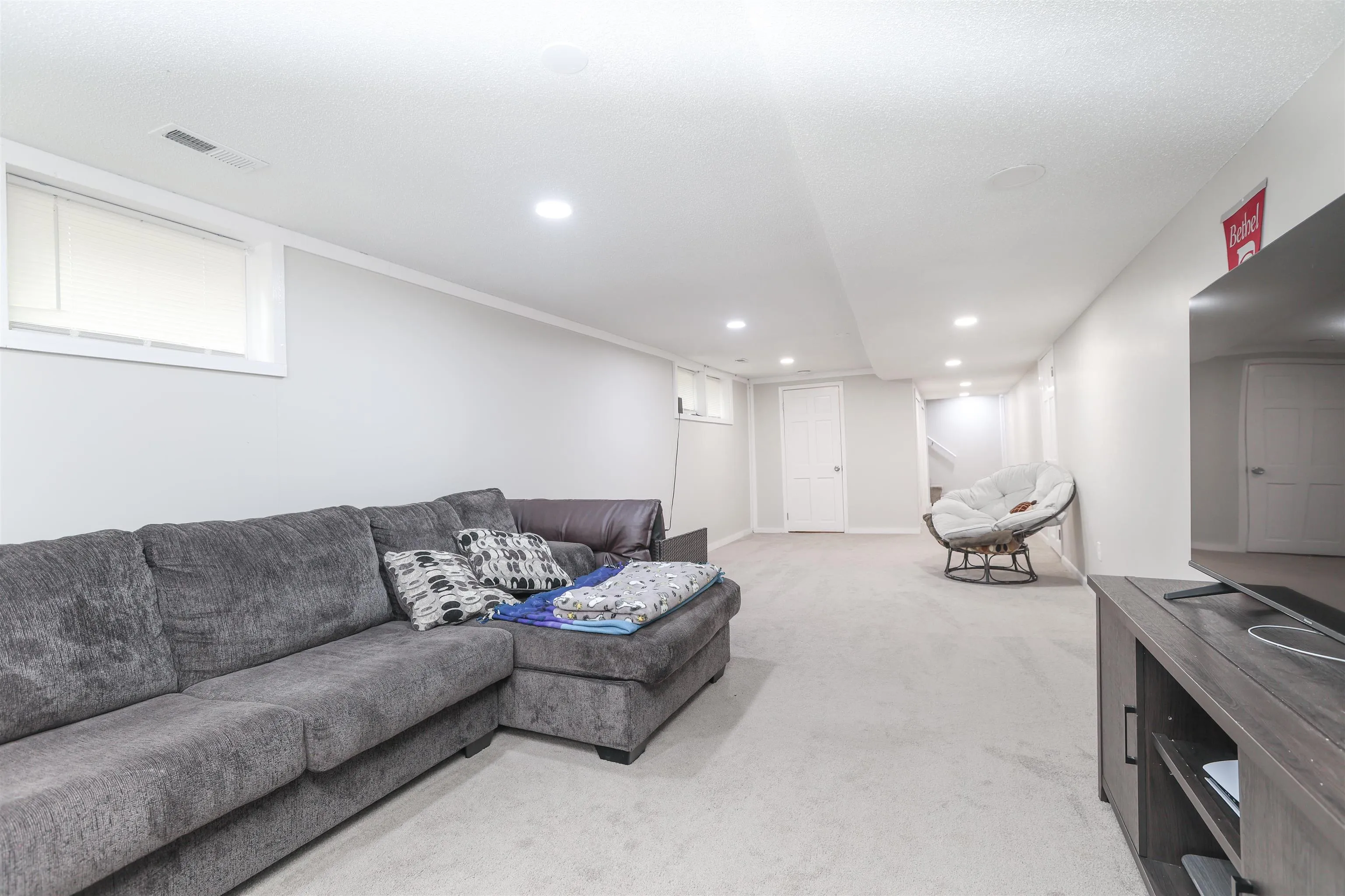 North Newton, Kansas 67117, United States, 2 Bedrooms Bedrooms, ,2 BathroomsBathrooms,Residential,Pending,144290