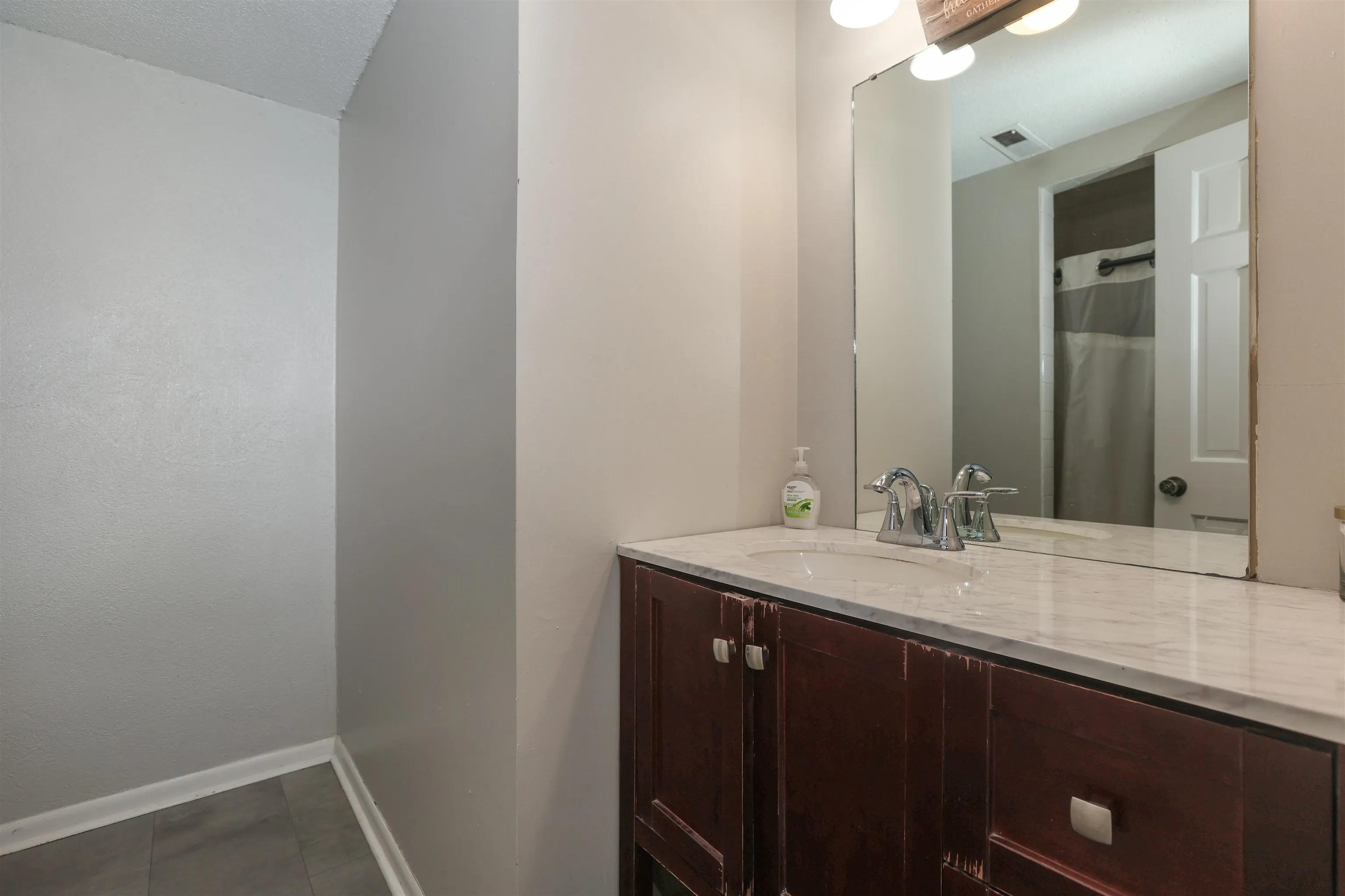 North Newton, Kansas 67117, United States, 2 Bedrooms Bedrooms, ,2 BathroomsBathrooms,Residential,Pending,144290